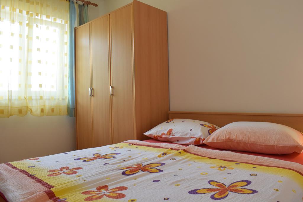 Apartments Green Oasis Malinska Bagian luar foto